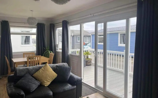 Seasideescape-2br-sleeps4-parking-petsok-fireplace