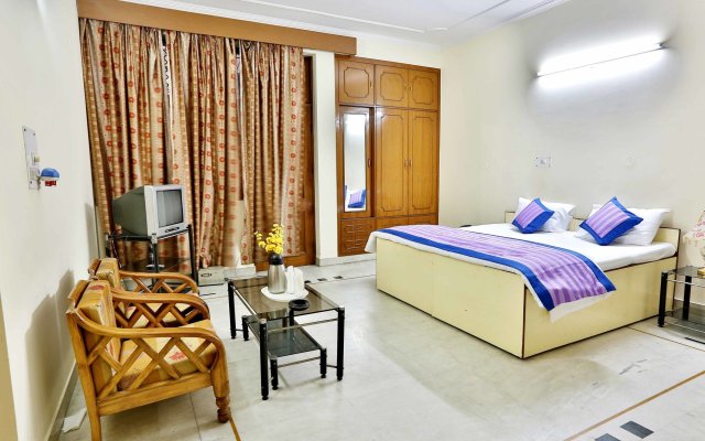 OYO Flagship 402 Hotel Noida Residency