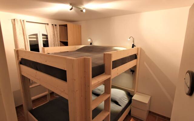 Cosy Holiday Home in Arles with Pool