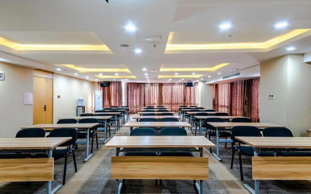 Super 8 Hotel Qingdao KuiLung