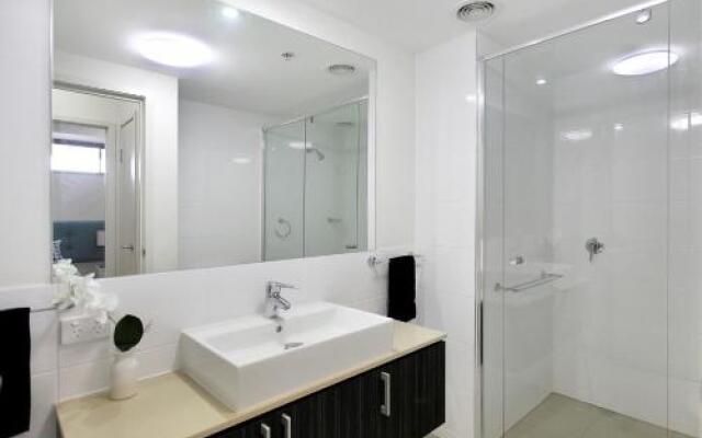 Monaco Unit 905, 12 Otranto St