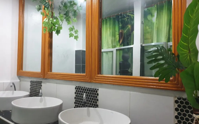 GardenPod Hostel + Café