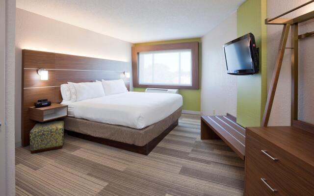 Holiday Inn Express & Suites Minneapolis – West End by IHG