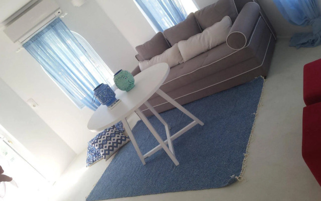 Kouros Home Hotel