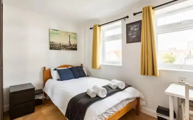 Highfield Avenue Cozy Apartment in London