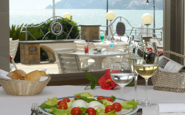 Pietra di Luna Hotel