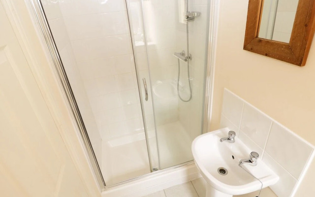 Flat 2, 4 St Edmund's Terrace