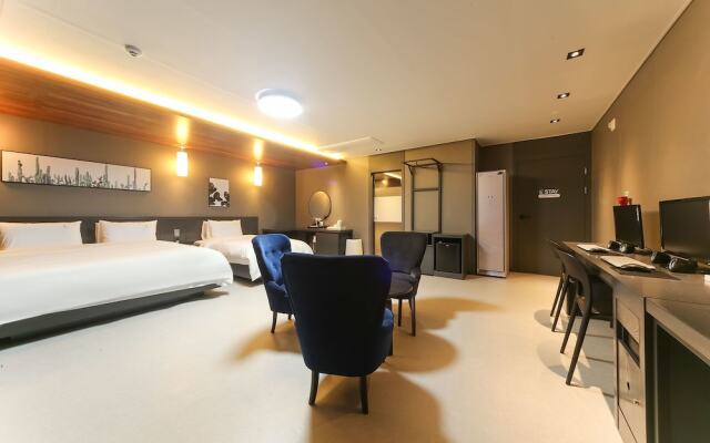 E-stay Hotel