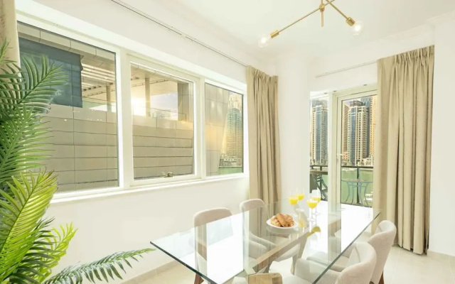 LUX  The Yacht View Suite Dubai Marina