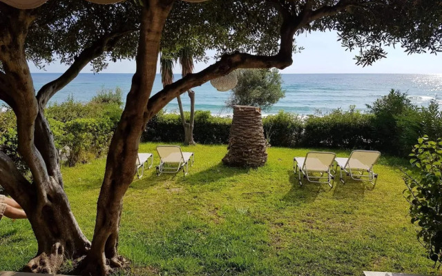 Menigos AB4G no50 Beachfront 2 Bdr Apt