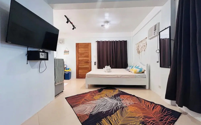 Lazy Daze Hometel Boracay