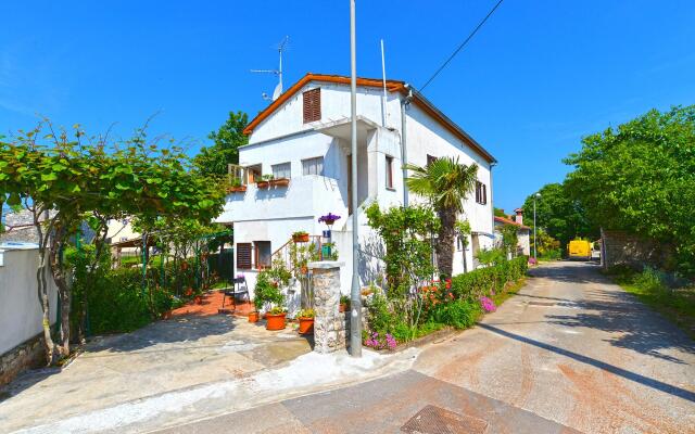 Apartment 358