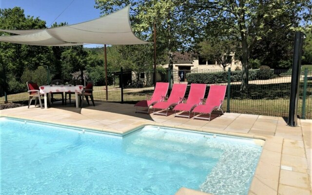 Peaceful Villa In Puy-L'eveque With Swimming Pool