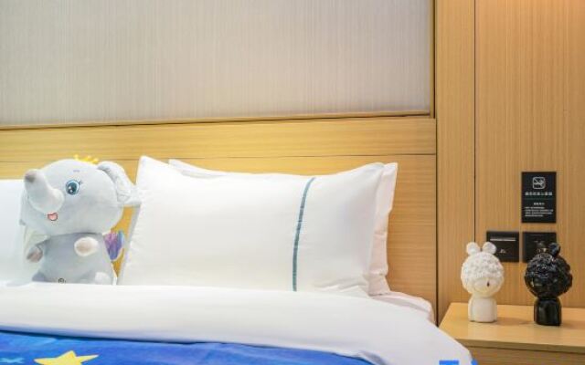 Rezen Jundun Hotel (Chongqing Jiefangbei Pedestrian Street Hong Ya Dong)