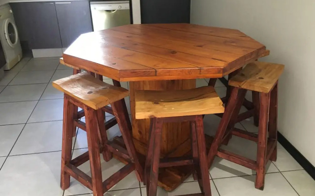 Pool-bbq-3br-2baths-parking-safe-family-friendly