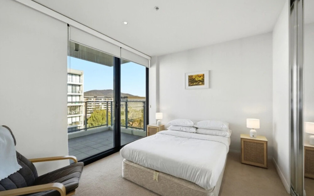 Charming 2BR Apartment Near Canberra's Attractions – Guest Rooms – Lyneham