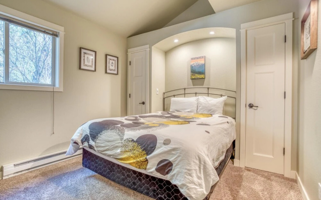 Ski House 223
