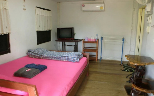 Baan Suan Phetphraewa Resort