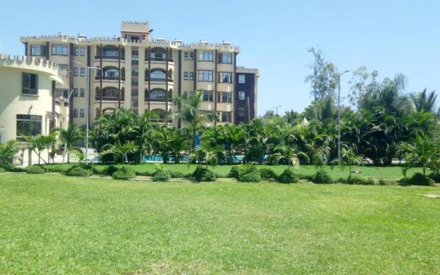 Sunset Apartments S6