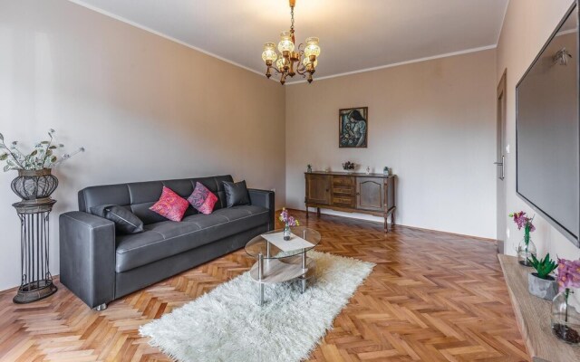 Beautiful Apartment in Liznjan With Wifi and 2 Bedrooms