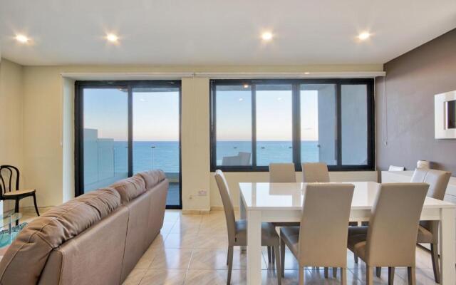 Spacious Seafront 3BR, Sliema near Beach, AC Wifi by 360 Estates