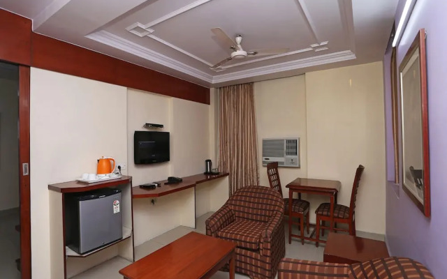 OYO 645 Hotel Tourist Deluxe