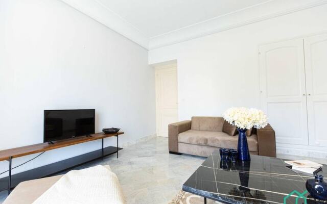 Safran II Apt de Charme Avec Terrasse la Marsa