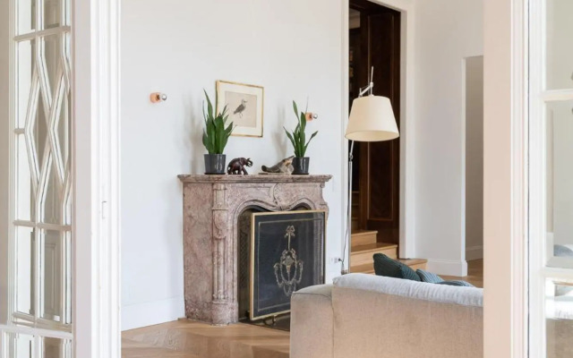 2200SQFT Luxury Apartment in City Center