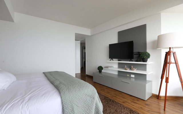 Boardwalk Modern Apartment With Oceanview