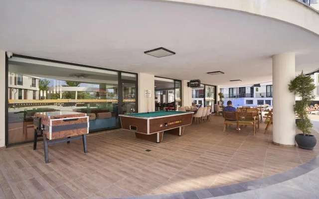 Amazing Penthouse Apartment With Rooftop Pool&bar