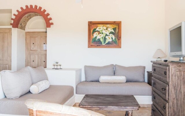 Quiet Villa + Pool + Private Outdoor Space