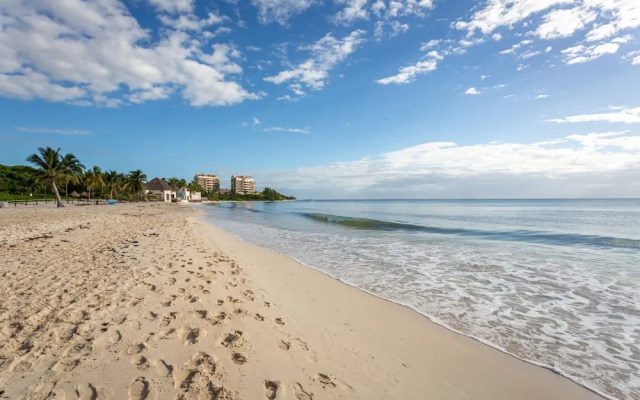 Casa Sky Penthouse Mareazul 2 Bedroom Condo by RedAwning