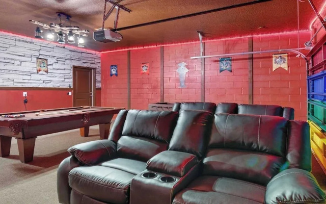 Extraordinary 5BR Private Pool Near Disney Area!