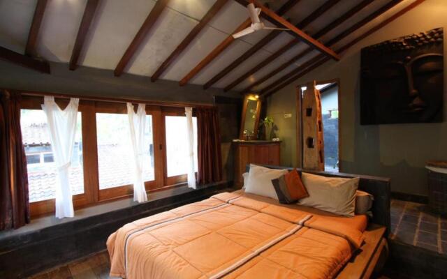 Astuti Gallery Homestay