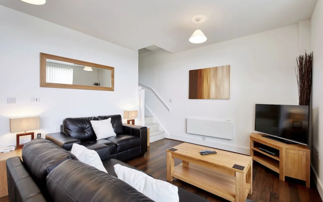 Skyline Plaza by Viridian Apartments