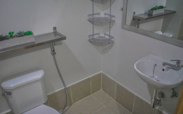 Room in Condo - Butler's Bnb A Trees Residences Qc Phil