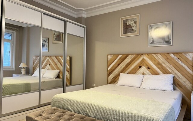 Sleek Flat Close to Osmanbey Metro Station