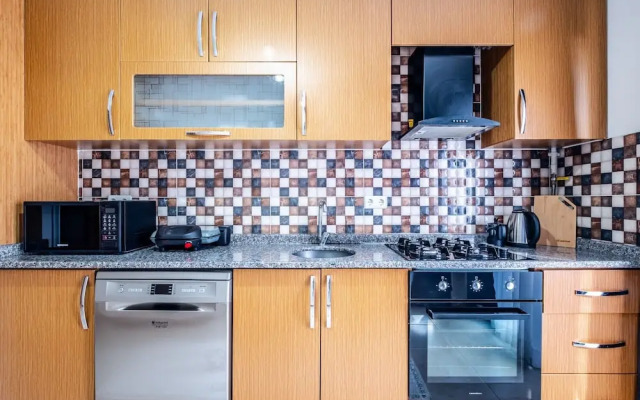 Flat in Maltepe With Balcony Near Shopping Malls