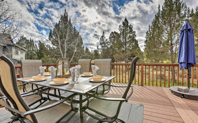 Idyllic Redmond Townhome w/ Furnished Deck!