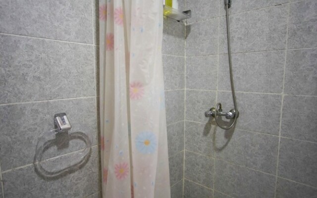 Appartement neuf, entouré de verdure + piscine