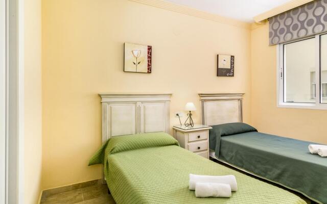 Banana Beach Marbella 6 Pax 378