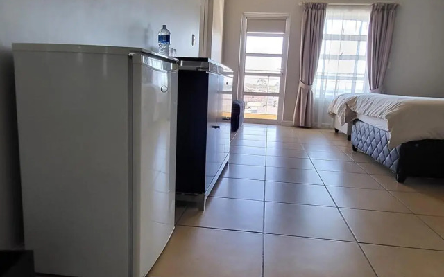 Shalimar Gardens Hotel