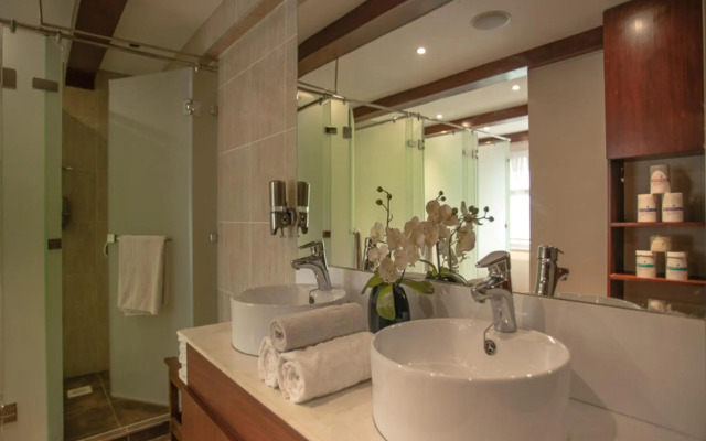 Cloud Hotel & Suites