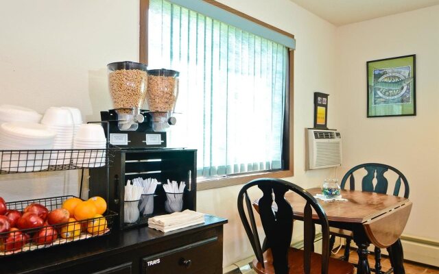 Super 8 by Wyndham Hayward WI