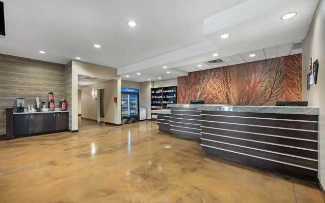Best Western Plus Lakeview Hotel