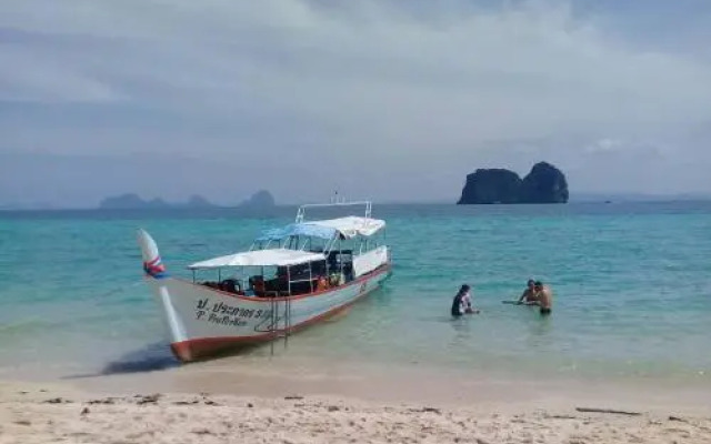Sea Camp Hostel