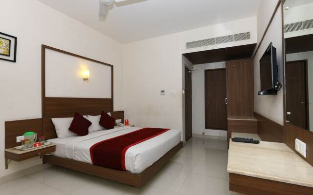 Collection O 4658 Akil Residency