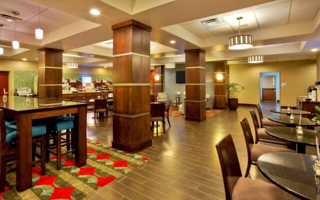 Holiday Inn Express & Suites Oak Ridge by IHG
