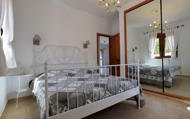 Spacious Villa With Private Pool and Stunning Views Near Iznájar