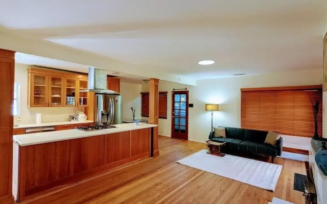 Convinient Location in Los Angeles